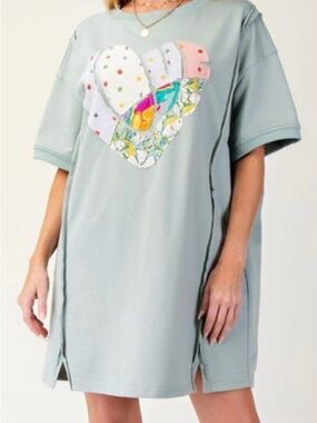 Easel Mint Graphic Heart Patch Oversized Tee Size M
